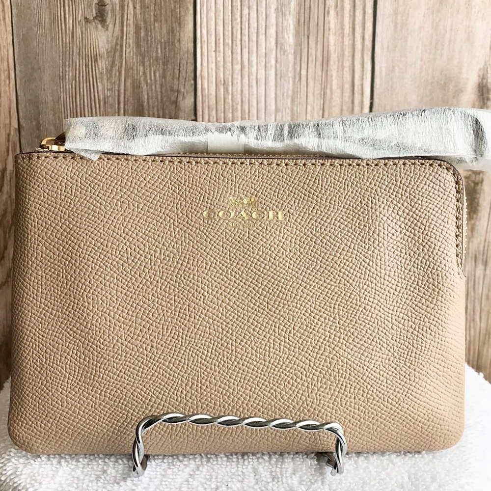 🆕 Coach Corner Zip Wristlet - Picture 3 of 7